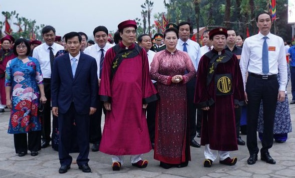 Chủ tịch Quốc hội dâng hương tưởng nhớ các Vua Hùng