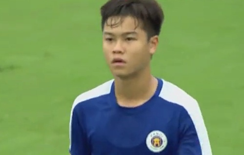 Cầu thủ Hà Nội đấm vào mặt đối thủ người Trung Quốc