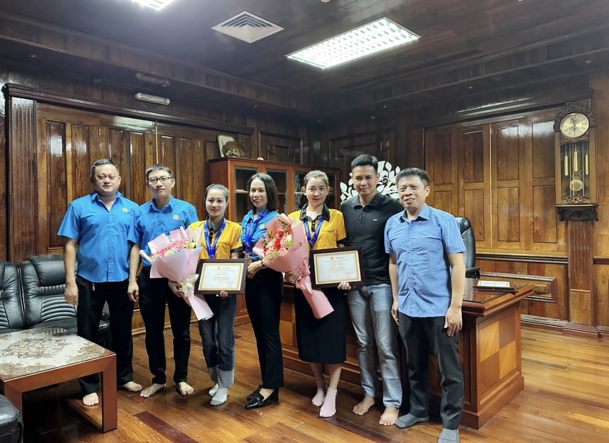 Công đoàn BAC A Bank khen thưởng VĐV xuất sắc tham dự đại hội TDTT ngành Ngân hàng