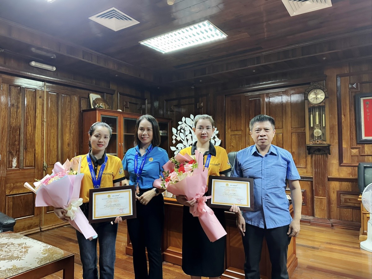 Công đoàn BAC A Bank khen thưởng VĐV xuất sắc tham dự đại hội TDTT ngành Ngân hàng