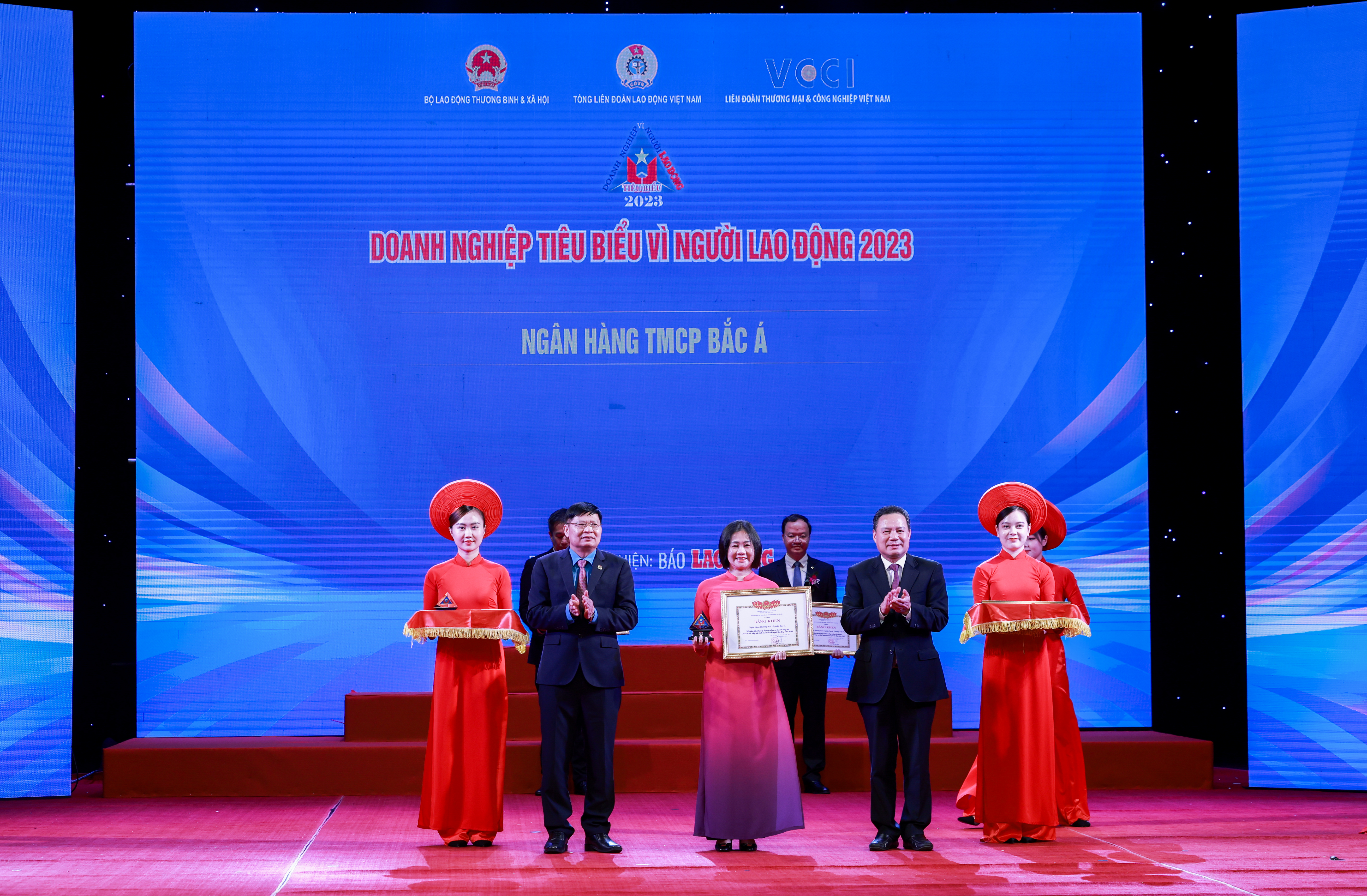 BAC A Bank được vinh danh “Doanh nghiệp tiêu biểu vì người lao động năm 2023”