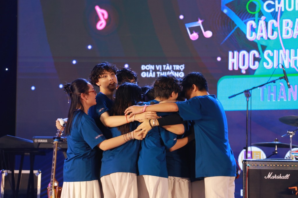 Giải đội ấn tượng nhất thuộc về ban nhạc KMC - Kimlien Music Club của trường THPT Kim Liên