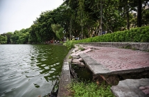 Bất đồng phương án sửa kè hồ Gươm bằng bê tông lắp ghép