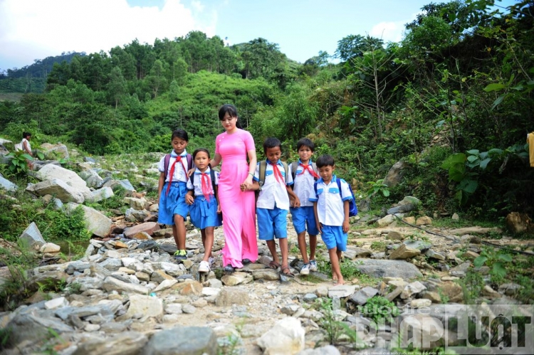 Nặng tình “gánh” chữ lên non