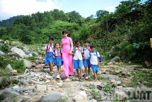 Nặng tình “gánh” chữ lên non