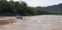 Ngày tết dân Lạng Sơn liều mình băng qua dòng nước dữ
