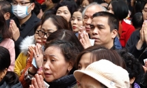 Phủ Tây Hồ chật kín người cầu an