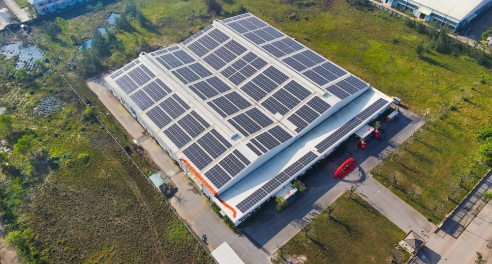 Hệ thống điện mặt trời áp mái tại nhà máy thuộc Công ty Sơn Hà Chu Lai