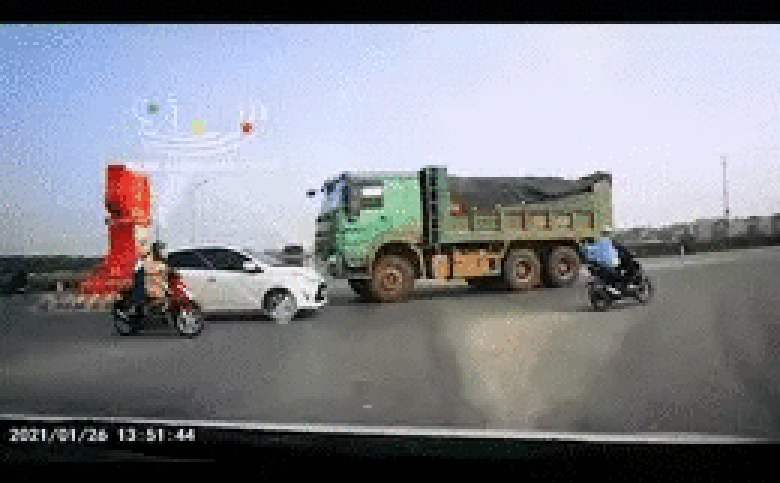 di nguoc chieu xe ben bi o to con ep phai di dung chieu