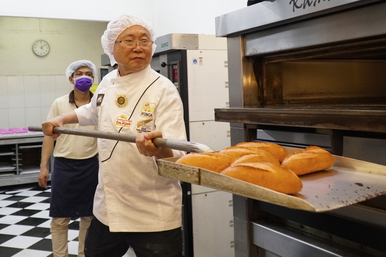 Bánh mì thanh long đầu tiên ở Việt Nam