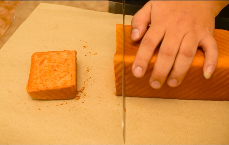 Hà Nội: Xuất hiện bánh mì giải cứu dưa hấu