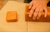 Hà Nội: Xuất hiện bánh mì giải cứu dưa hấu