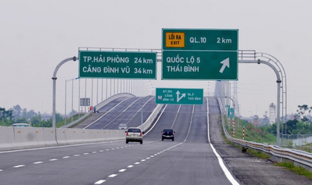 Người dân chỉ có thể đi đường cao tốc Hà Nội - Hải Phòng thay thế cho đường Quốc lộ 5
