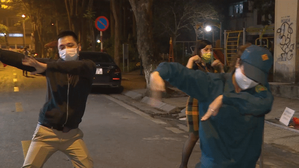 Dân Trúc Bạch nhảy "Ghen Cô vy" gửi niềm tin chiến thắng dịch bệnh