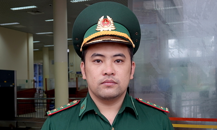 Bám đường biên chống dịch khi "vợ sinh, mẹ ốm"