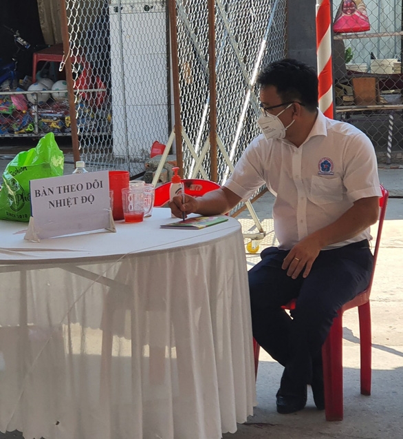 chinh quyen giam sat do than nhiet tung nguoi toi dam cuoi mua dich