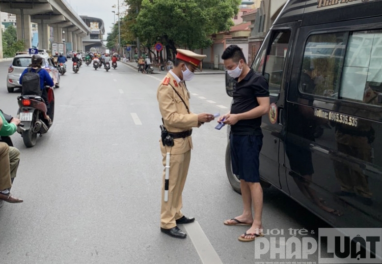 tien dau dung do day nhieu tai xe phai ky bien ban