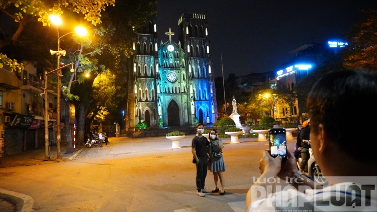 ha noi pho con ai sau 19h thoi dich covid 19