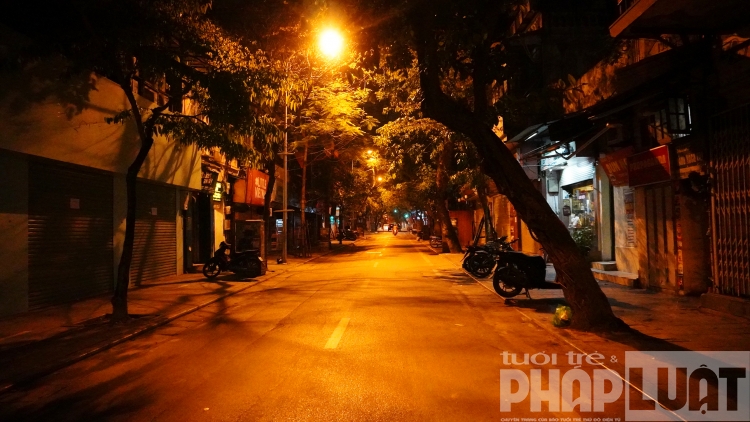 ha noi pho con ai sau 19h thoi dich covid 19