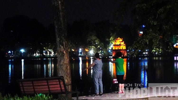 ha noi pho con ai sau 19h thoi dich covid 19