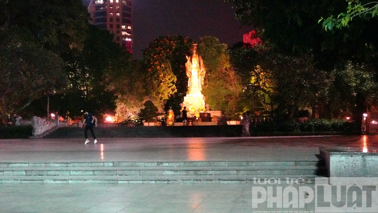 ha noi pho con ai sau 19h thoi dich covid 19