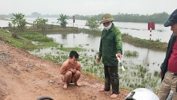 nguoi dan ong boi vuot song ne chot phong dich vao hai phong