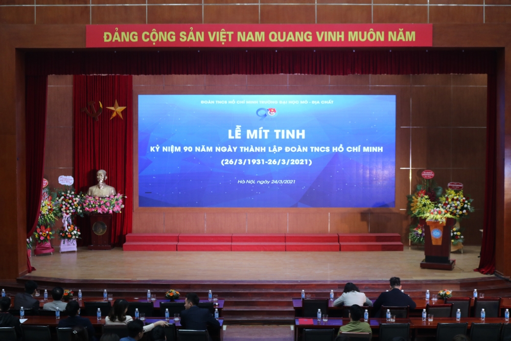 Lễ mít tinh kỷ niệm 90 năm thành lập Đoàn TNCS Hồ Chí Minh tại Đại học mỏ Địa chất