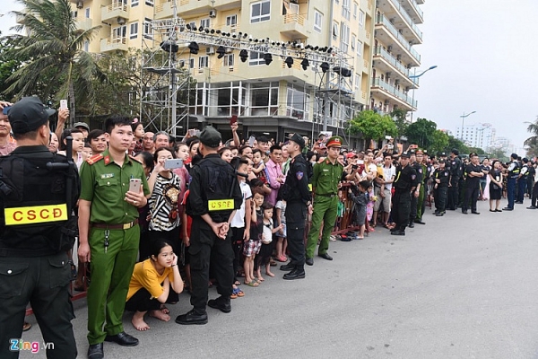 hang tram canh sat bao ve 71 nghe si tay o carnival sam son
