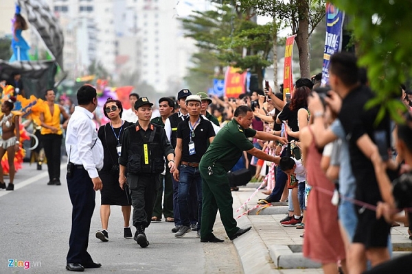 hang tram canh sat bao ve 71 nghe si tay o carnival sam son
