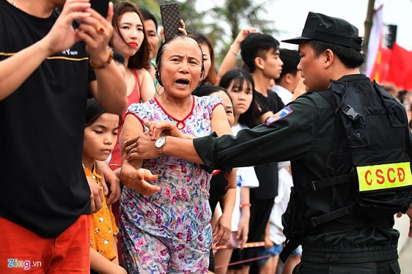 hang tram canh sat bao ve 71 nghe si tay o carnival sam son