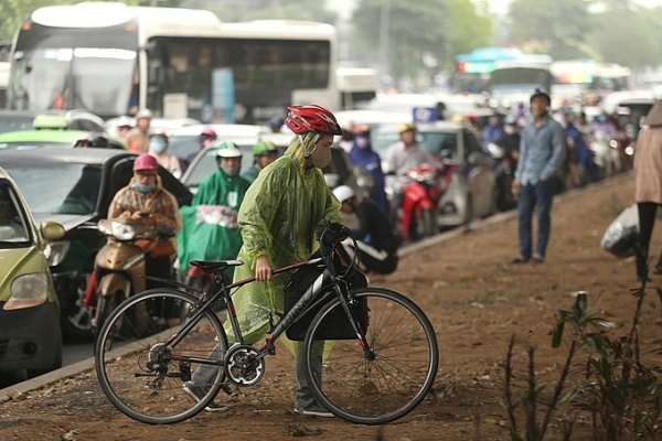 duong pho ha noi ket cung trong ngay dau di lam sau nghi le