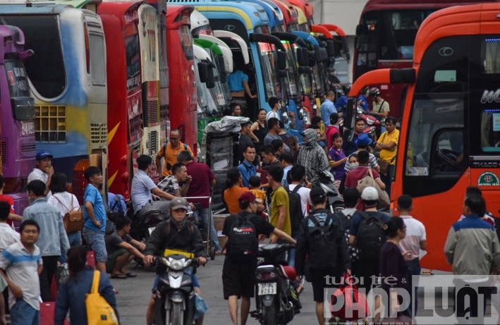 Bến xe "vỡ trận" trong ngày đầu của dịp nghỉ lễ