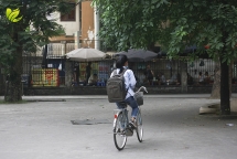 Sinh viên Học viện Ngoại giao đồng loạt không sử dụng xe máy đến trường