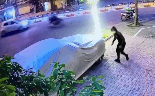 Thanh niên trộm 3 ốp la-zăng siêu xe trong chớp nhoáng