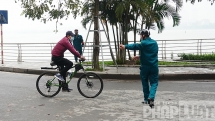 Phường Bưởi ngăn người dân đạp xe qua phố Trích Sài