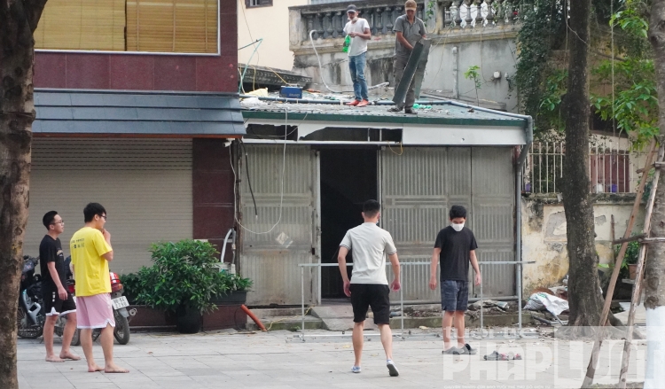 nhieu nguoi ha noi van ra duong bat chap lenh cach ly xa hoi