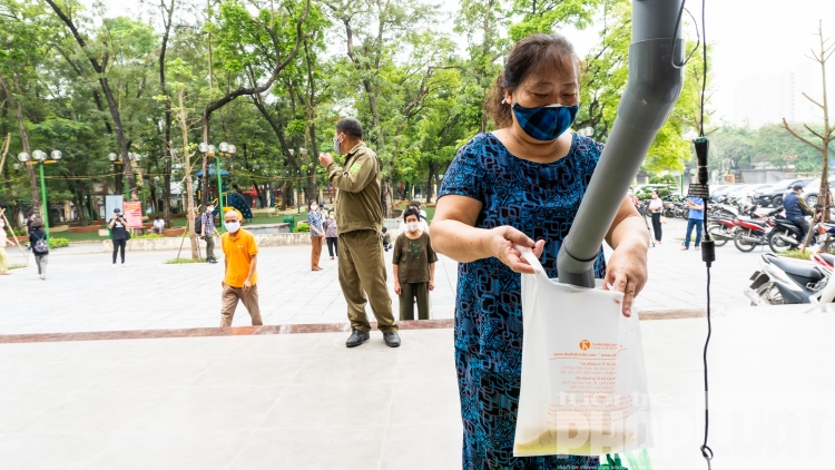 nhung tam long vang chung tay day lui covid 19 o ha noi