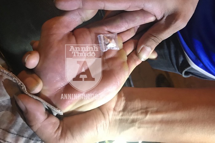 clip bi to 141 phat hien heroin doi tuong giai thich lo dich covid 19 mua nhieu ve dung dan