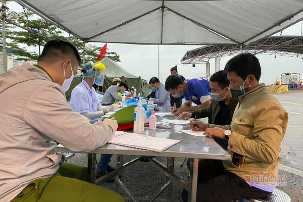 Hải Phòng siết cách ly, gần 2.000 người không thể "vượt chốt" sang Hải Dương làm