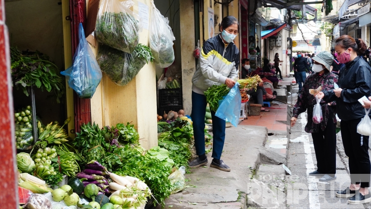 cho pho co ha noi ke vach cach 2m khong ban cho nguoi vuot rao