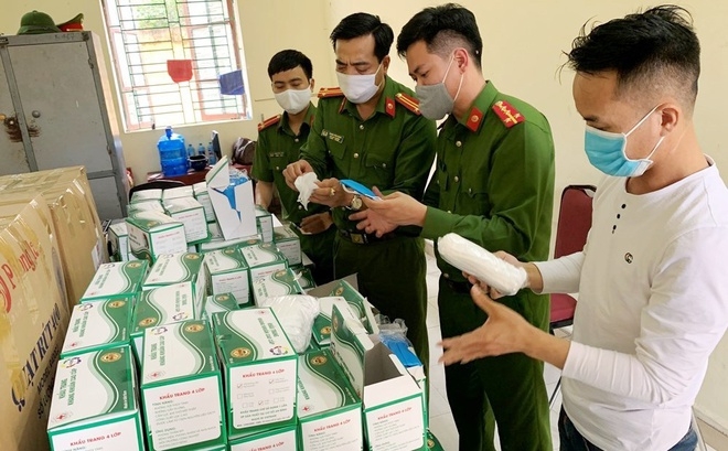 Xe cứu thương chở 7.500 chiếc khẩu trang không rõ nguồn gốc