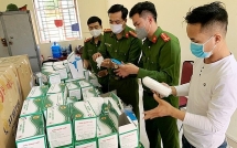 Xe cứu thương chở 7.500 chiếc khẩu trang không rõ nguồn gốc