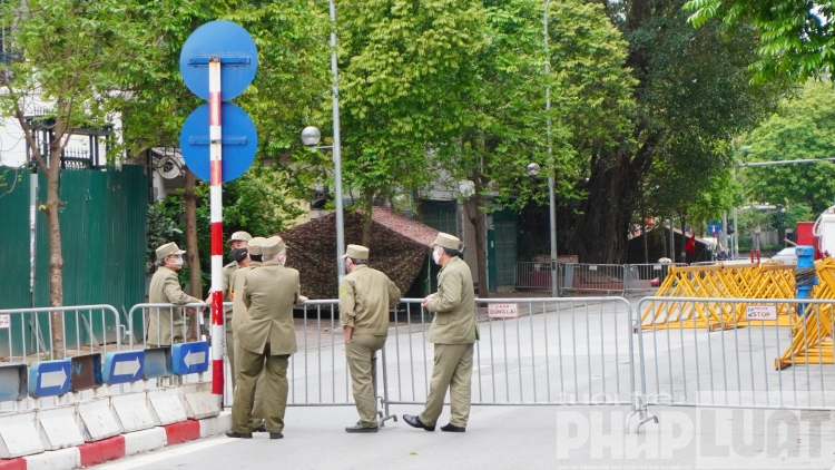 ha noi phong toa duong cho cat ngon toa 8b le truc