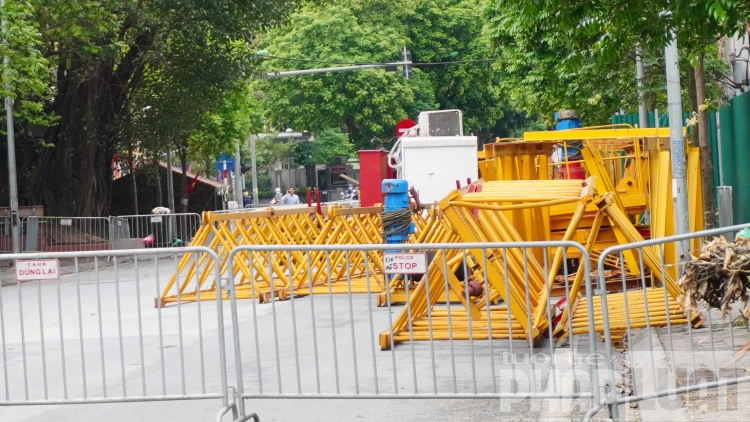 ha noi phong toa duong cho cat ngon toa 8b le truc