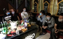 Bất chấp lệnh cấm, 1 quán karaoke tại Hải Phòng vẫn hoạt động