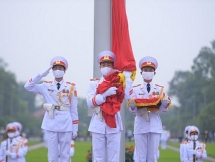 Thiêng liêng lễ Thượng cờ tại Lăng Bác ngày 30/4