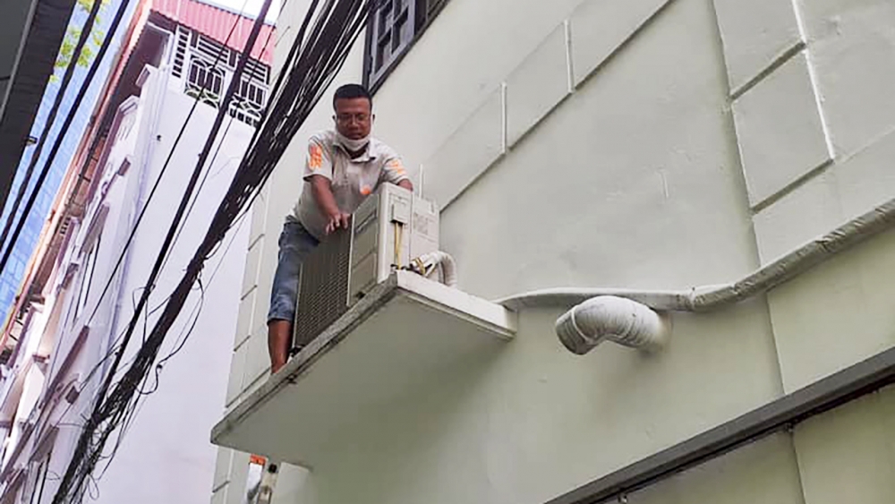 Chưa tới mùa hè, dịch vụ bảo dưỡng điều hòa đã hốt bạc triệu/ngày
