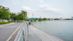 nuoc ho tay bat ngo chuyen mau xanh reu dam dac