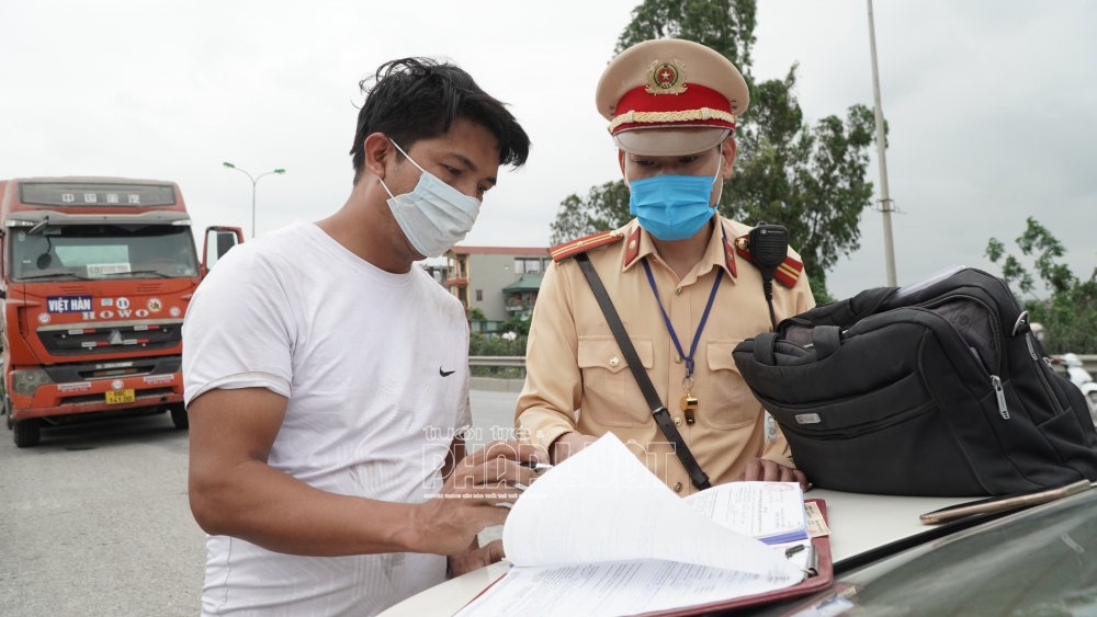 Chằng buộc không kỹ, tài xế 