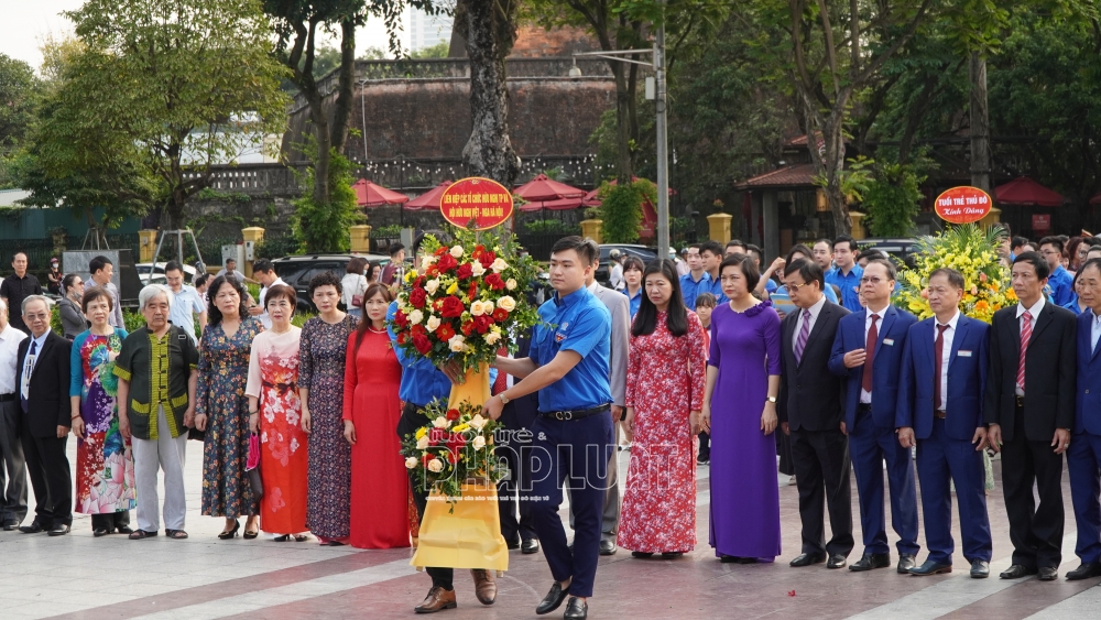 Hà Nội: Lãnh đạo thành phố dâng hoa kỷ niệm 151 năm Ngày sinh V.I.Lênin